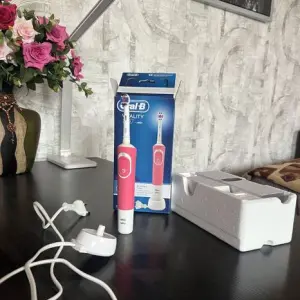 Электрическая зубная щетка BRAUN