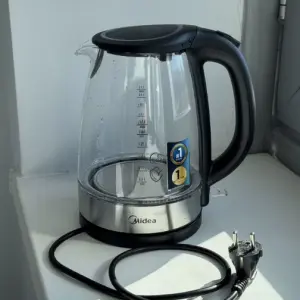 Электрочайник Midea MK-8016