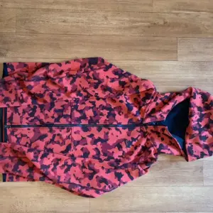 Nike tech fleece camo red