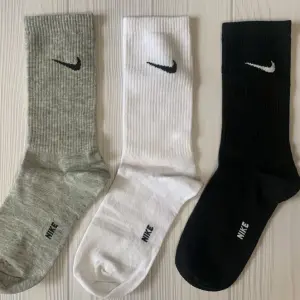 Высокие носки Nike белые