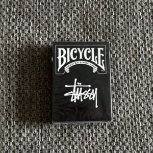 Карты Stussy
