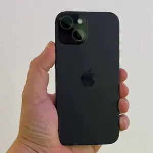 iPhone 15, 256 ГБ, SIM + eSIM